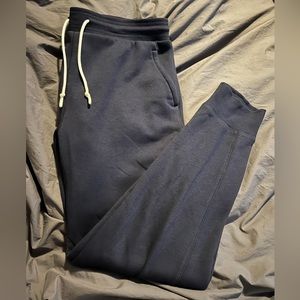 Men’s navy blue joggers with breathable pockets